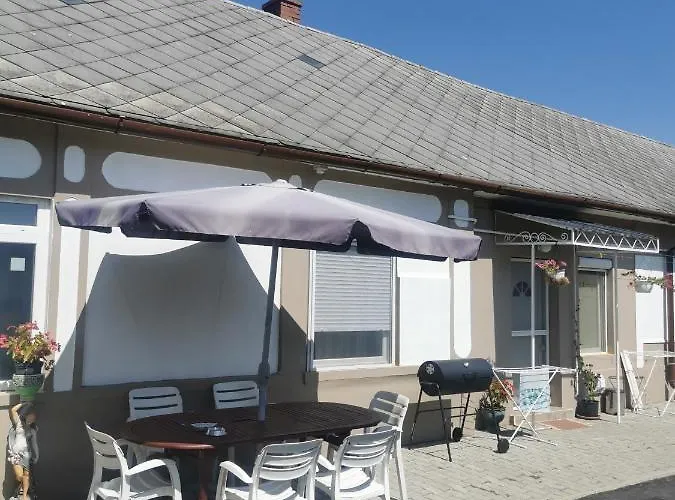Edit Vendeghaz Gasthuis Tiszaújváros