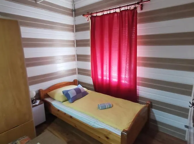 Edit Vendeghaz Penzion Tiszaújváros